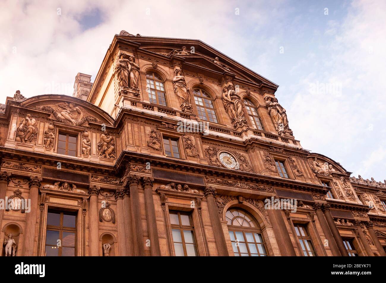 Cour carree du louvre immagini e fotografie stock ad alta risoluzione