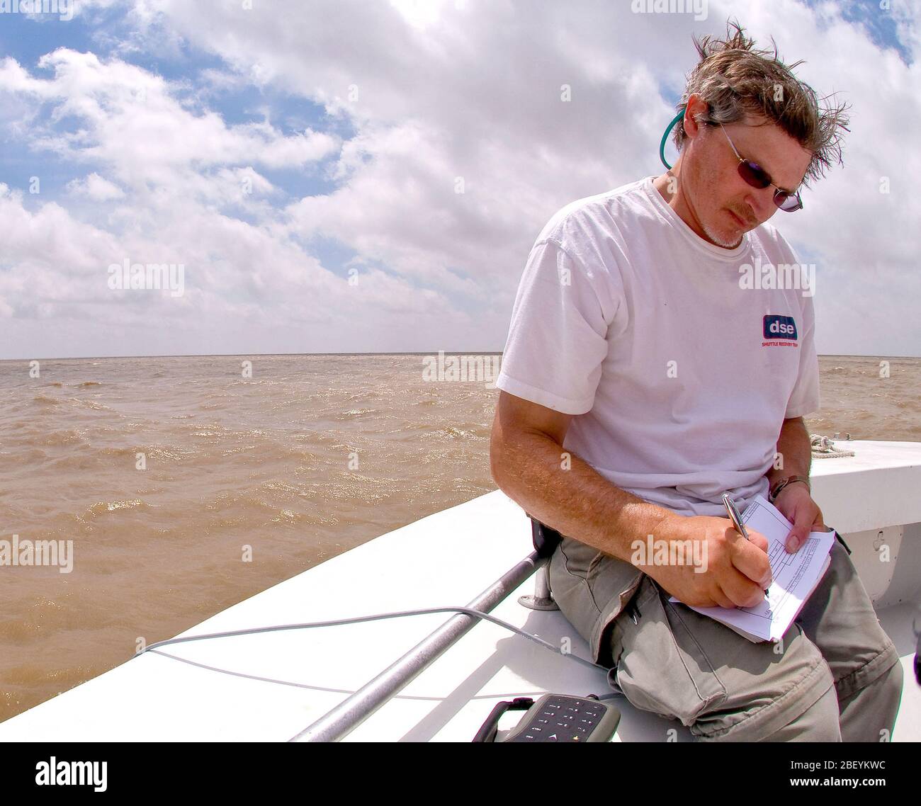 La salinità, temperatura, Ph test. Curtis franklin, Dougherty Srague Environmental Inc. EPA contraente. USEPA foto di Eric Vance Foto Stock