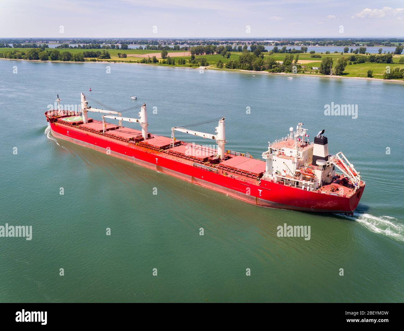 Nave da carico vicino al Porto di Montreal sul Fiume St-Lawrence Foto Stock