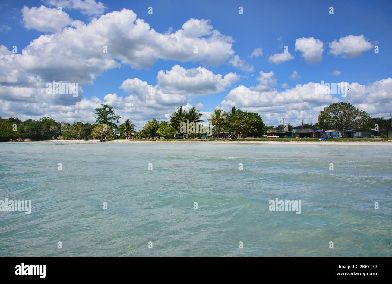 Bellissimo mare caraibico a squisita Caleta Buena, Playa Giron, Cuba Foto Stock