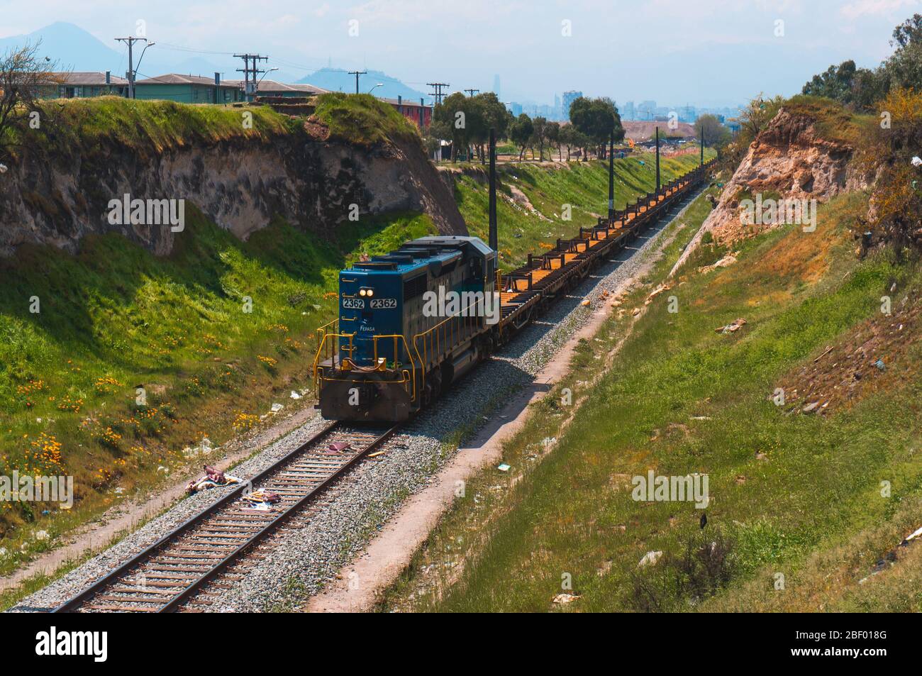 SANTIAGO, CILE - NOVEMBRE 2015: Un treno merci a Cerrillos Foto Stock