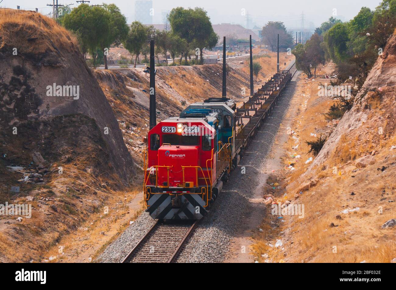 SANTIAGO, CILE - MARZO 2016: Un treno merci a Cerrillos Foto Stock