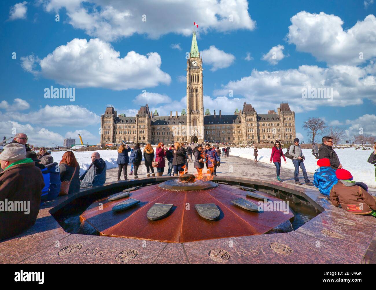 La fiamma del Centenario sulla collina del Parlamento a Ottawa, capitale del Canada, in Ontario, Canada, Nord America Foto Stock