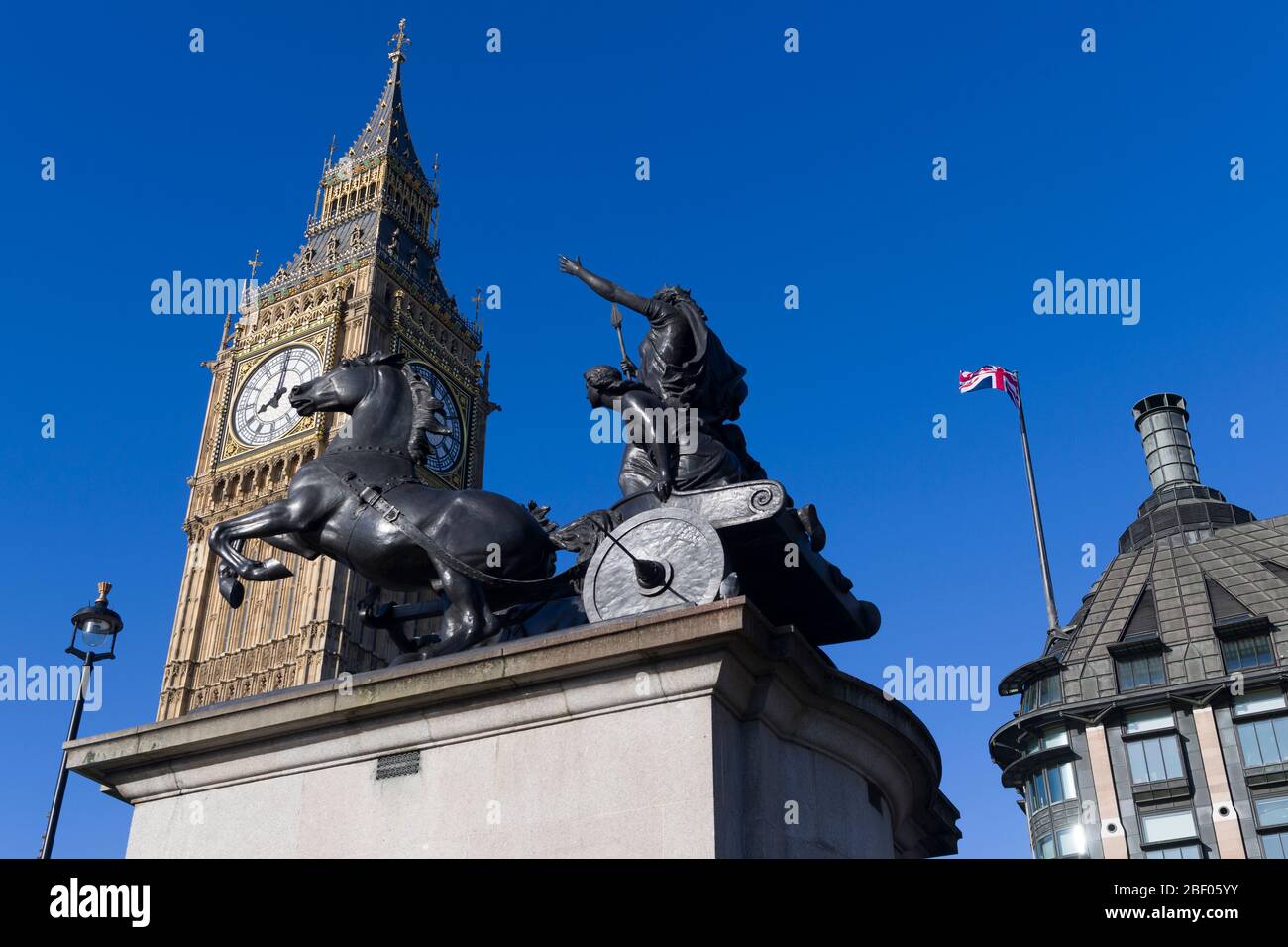 Statua Boadicea e le sue Figlie, regina della tribù celtica Iceni che ha guidato una rivolta in Gran Bretagna romana di fronte a, il Palazzo di Westminster è il Foto Stock