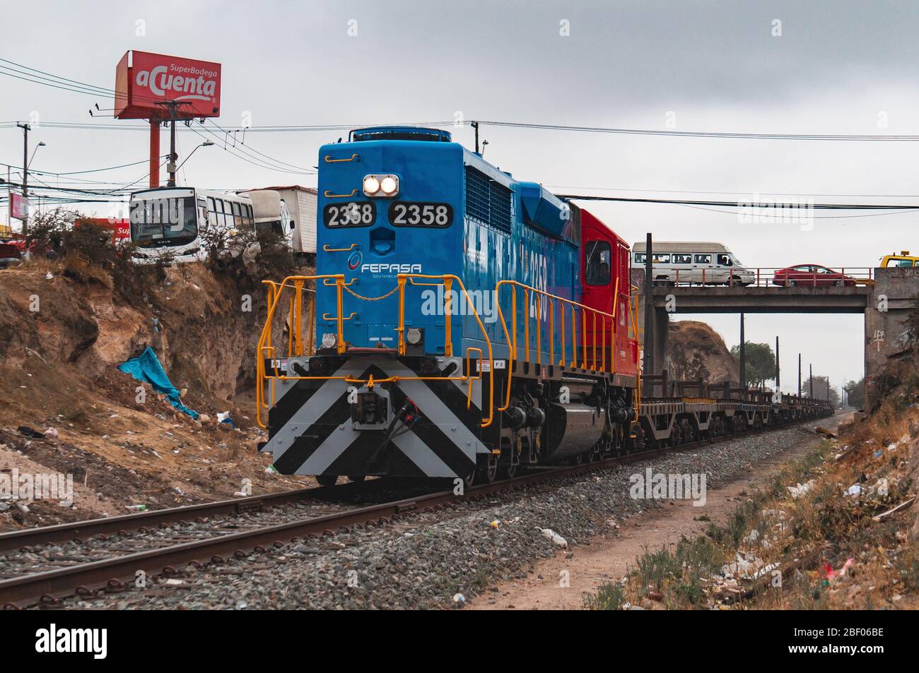 SANTIAGO, CILE - APRILE 2016: Un treno merci a Cerrillos Foto Stock