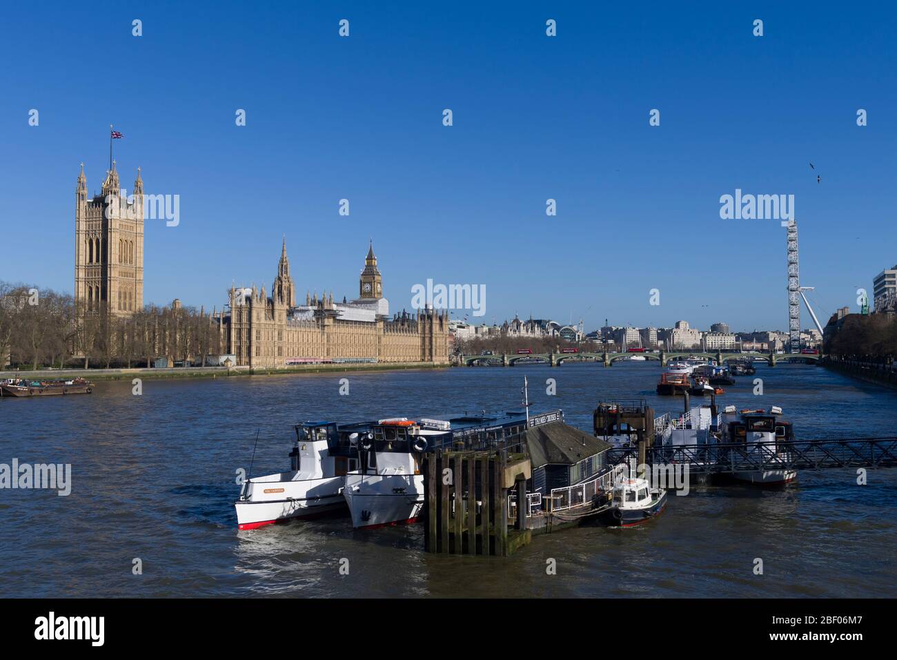 Il Palazzo di Westminster è il luogo di incontro della House of Commons e House of Lords, le due case del parlamento del Regno Unito. Foto Stock