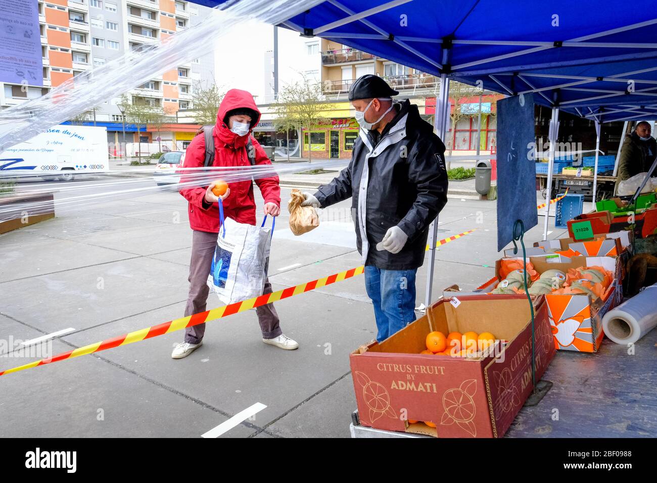 Dieppe (Francia settentrionale) il 2 marzo 2020: Focolaio di coronavirus e quarantena. Mercato ancora autorizzato nel distretto di Neuville-ls-Dieppe Foto Stock