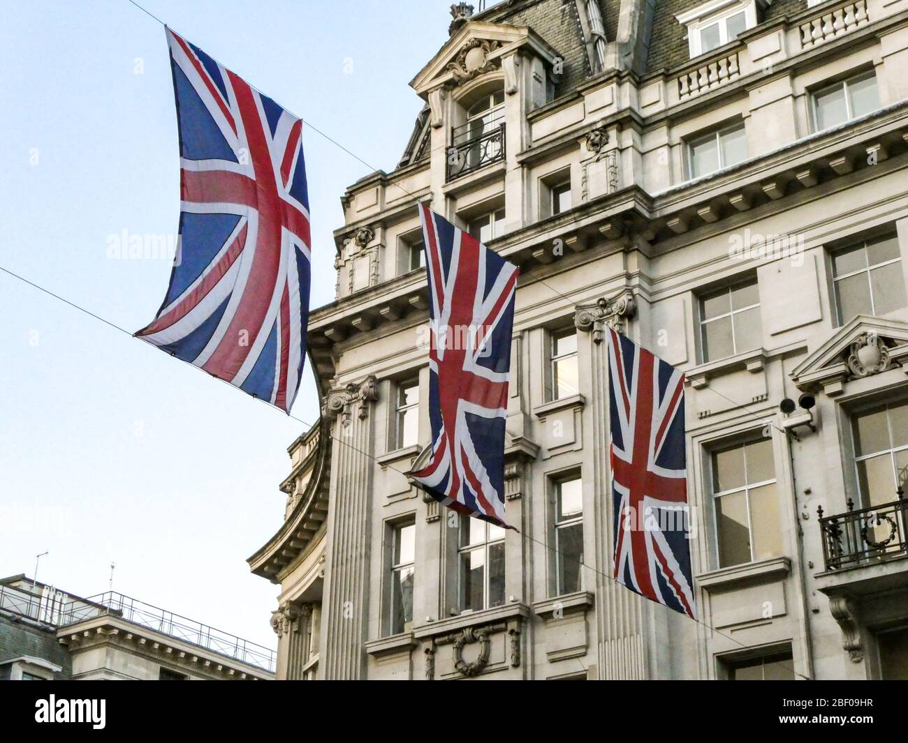 Londra - Union Jacks che decorano Regent Street nel West End di Londra Foto Stock