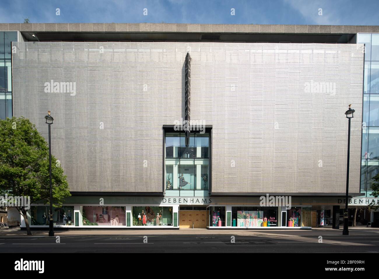 Una vista dei grandi magazzini Debenhams in Oxford Street di Londra. Foto Stock