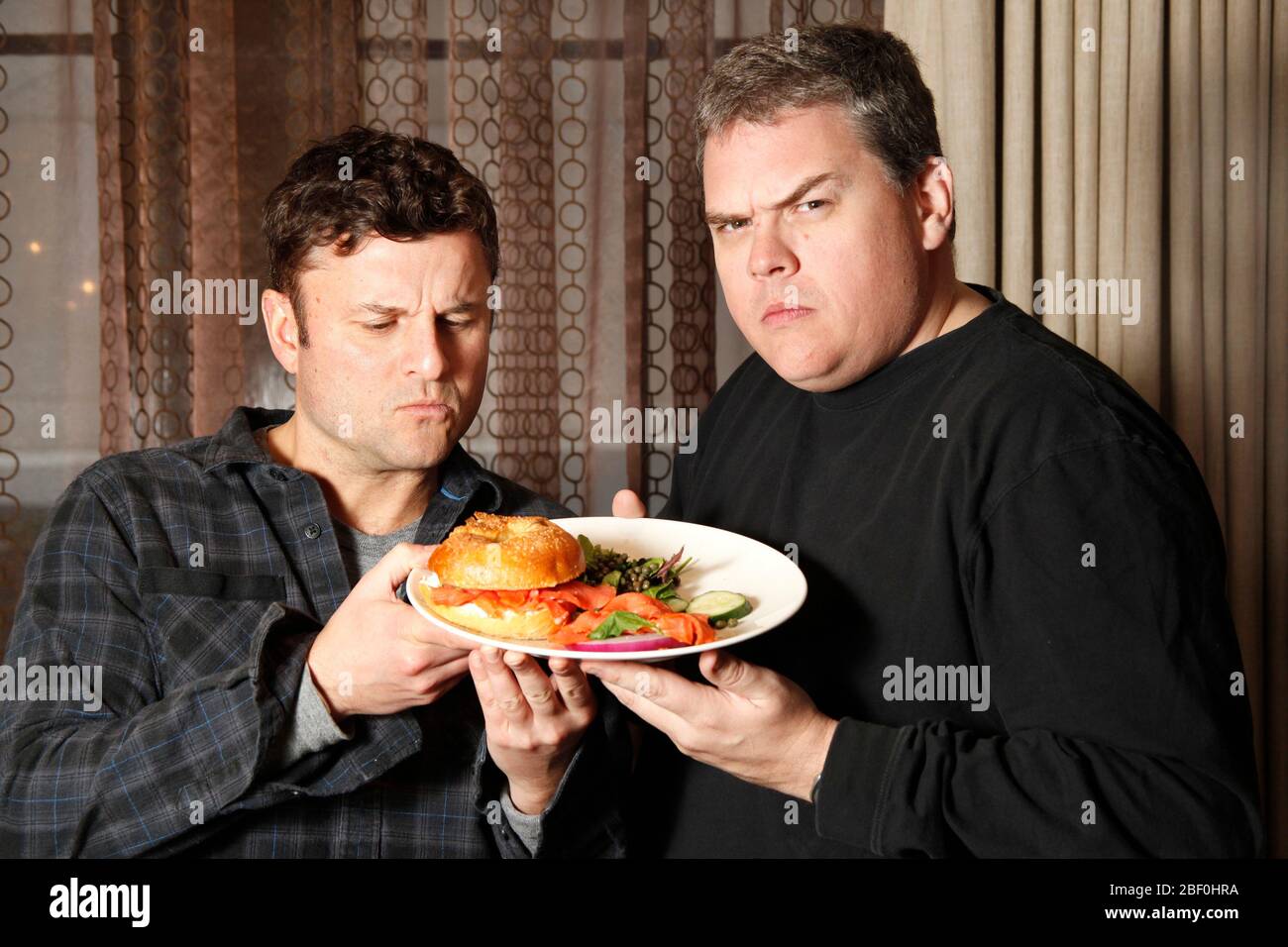 Steve Lemme e Kevin Heffernan di Broken Lizard fotografati a Philadelphia promuovendo il nuovo film "The Slammin" Salmon" il 10 dicembre 2009 Credit: Scott Weiner/MediaPunch Foto Stock