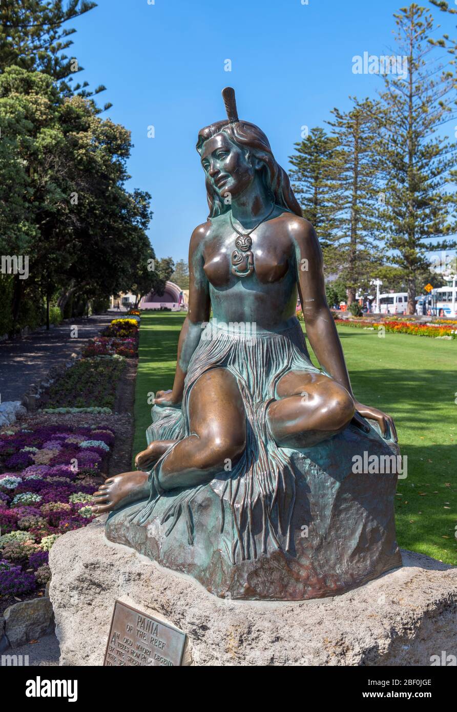 Statua di Pania della barriera corallina sulla Marine Parade, Napier, Isola del Nord, Nuova Zelanda Foto Stock