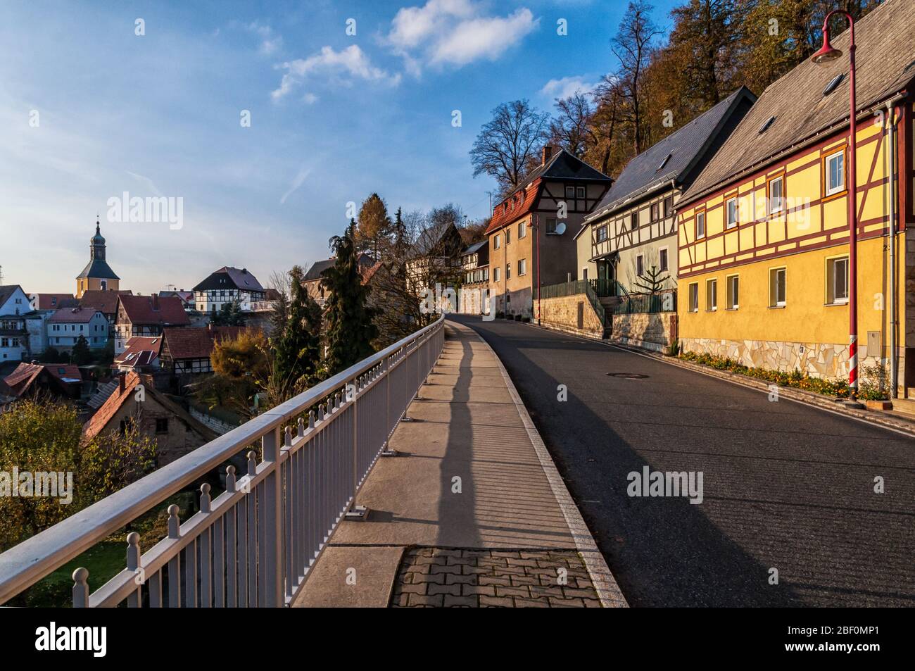La città di Hohnstein nelle montagne di arenaria dell'Elba Foto Stock