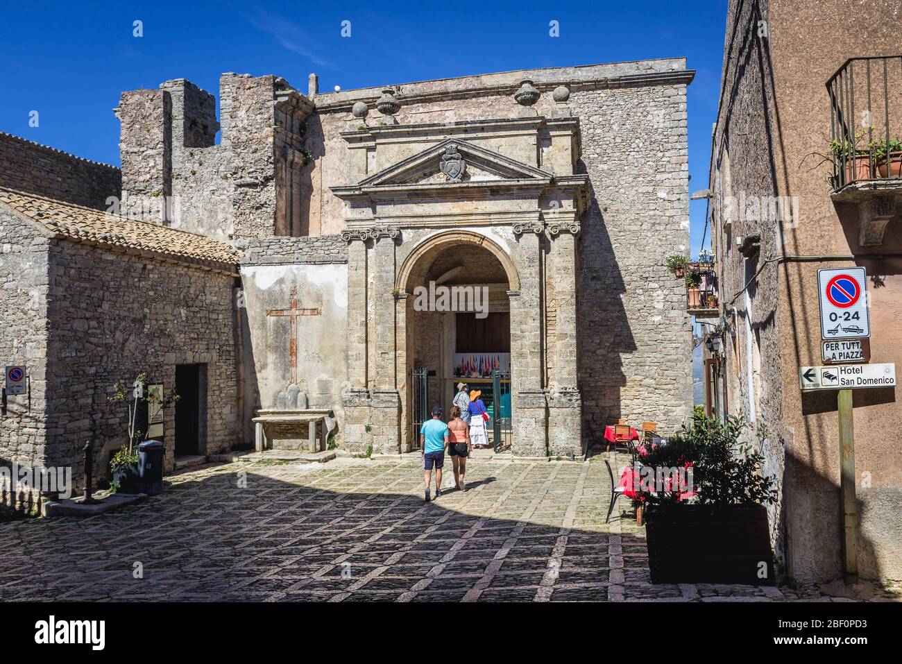 Antica chiesa di San Domenico a Erice storica città sul Monte Erice in provincia di Trapani in Sicilia, Italia meridionale Foto Stock
