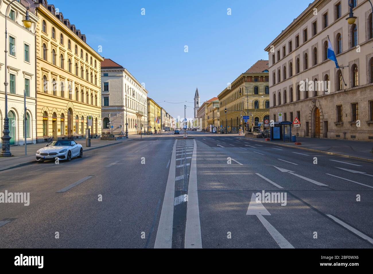 Strada libera, Ludwigstrasse, coprifuoco a causa di Corona, Maxvorstadt, Monaco, alta Baviera, Baviera, Germania Foto Stock