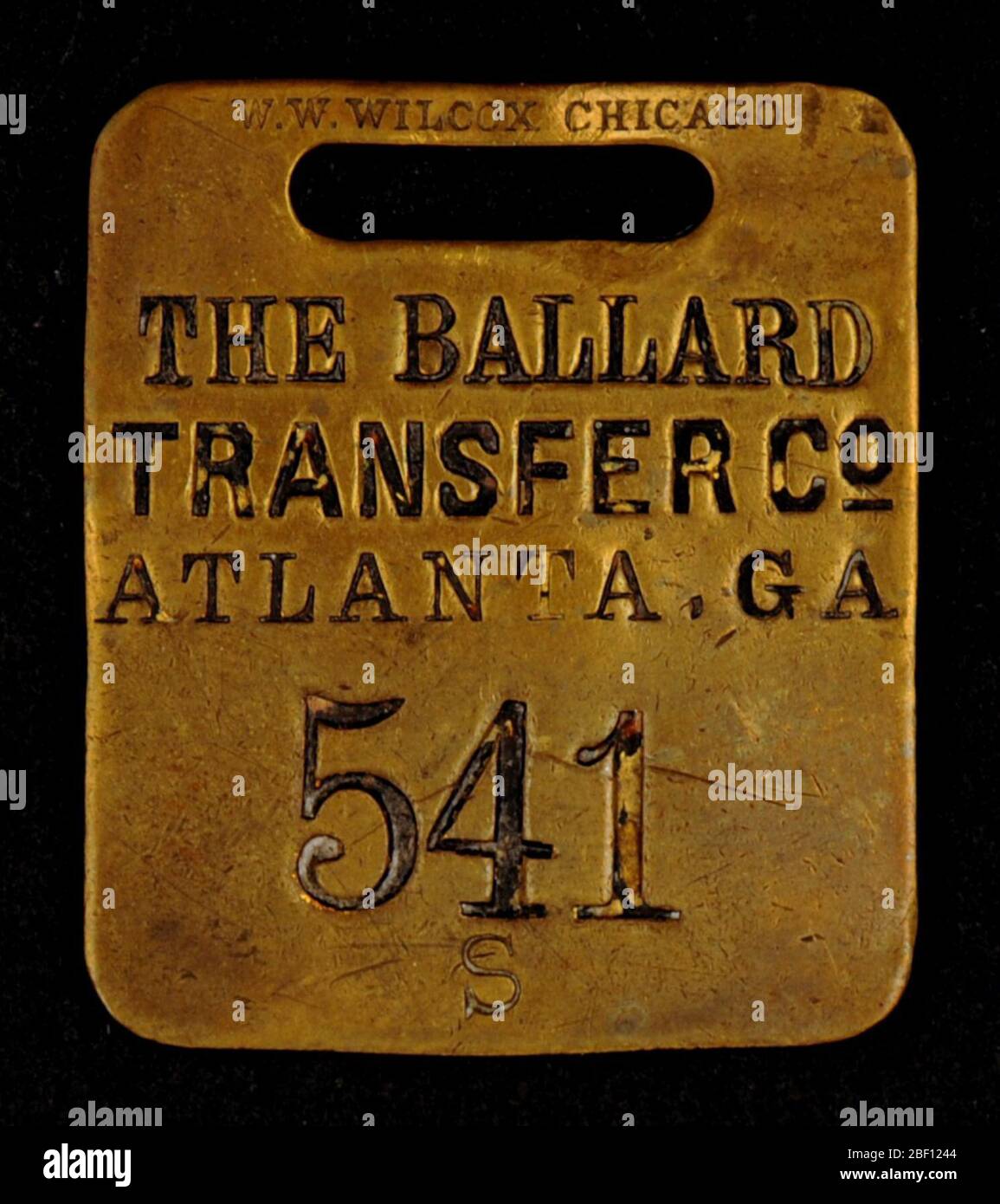 Atlanta, Georgia Owney tag. Non sono disponibili informazioni per indicare quando questo tag è stato presentato a Owney dal personale o dal proprietario della Ballard Transfer Company di Atlanta, Georgia. L'etichetta è stata originariamente prodotta da W.. Foto Stock