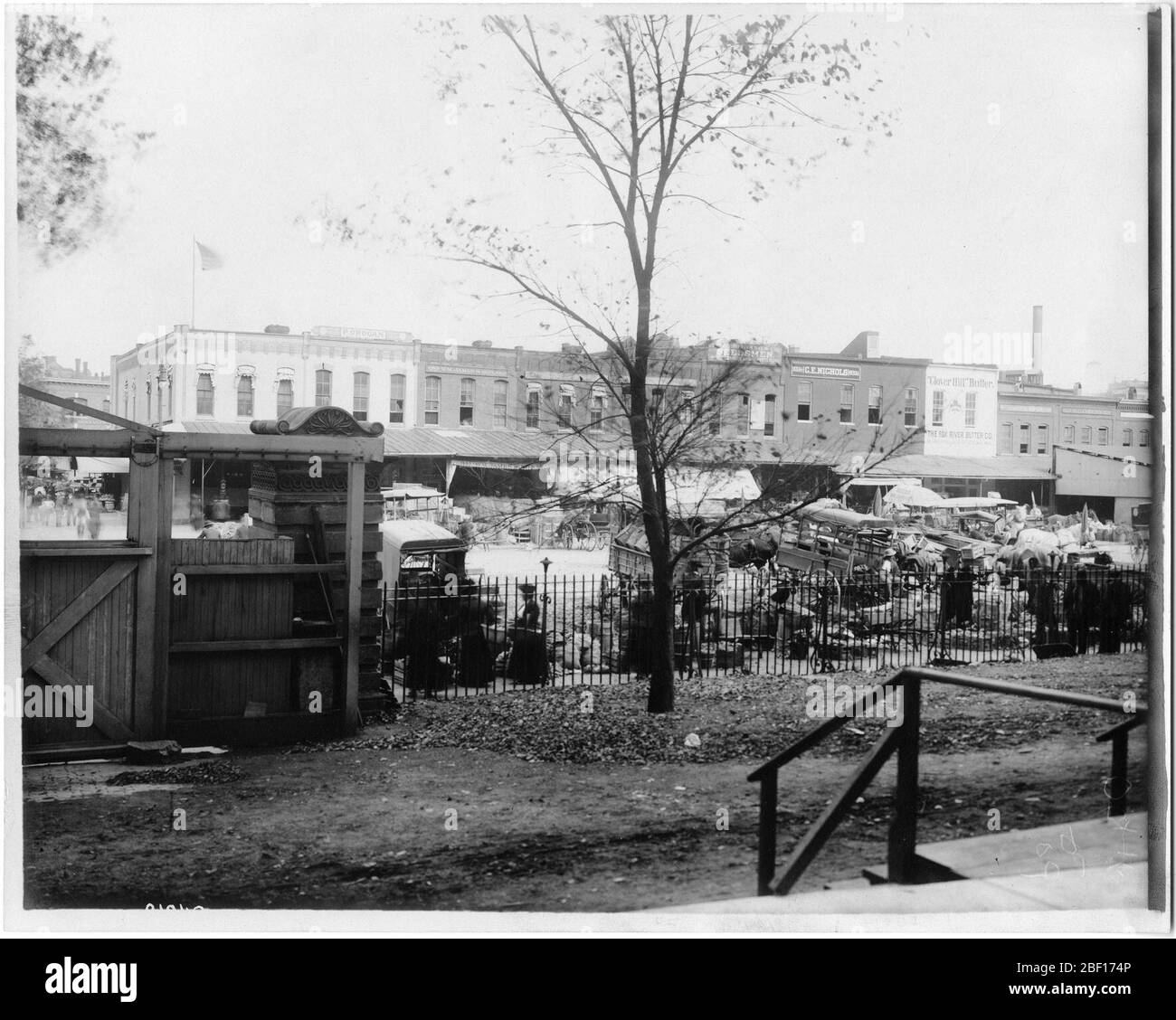 Museo Nazionale degli Stati Uniti mercato Centrale fuori dal Museo. Conosciuto anche come 21942Market e Street view.Smithsonian Institution Archives, Record Unit 79, National Museum Building Construction Records, Image No. Foto Stock