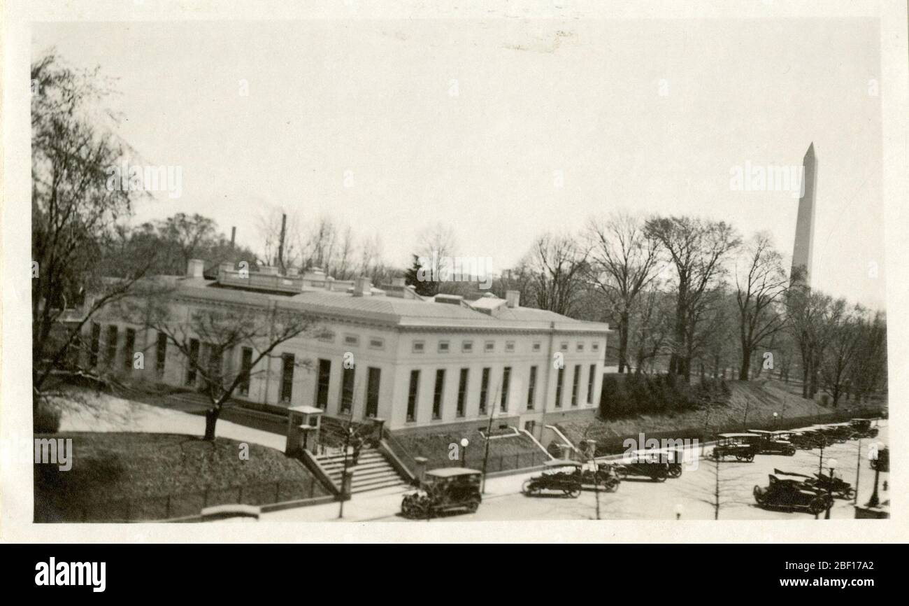 Ala ovest della Casa Bianca con Washington Monument sullo sfondo. Edificio vicino all'Accademia Nazionale degli Archivi dell'Istituto di SciencesSmithsonian, unità di registrazione 7355, Collezione fotografica Martin A. Gruber, immagine n. Foto Stock