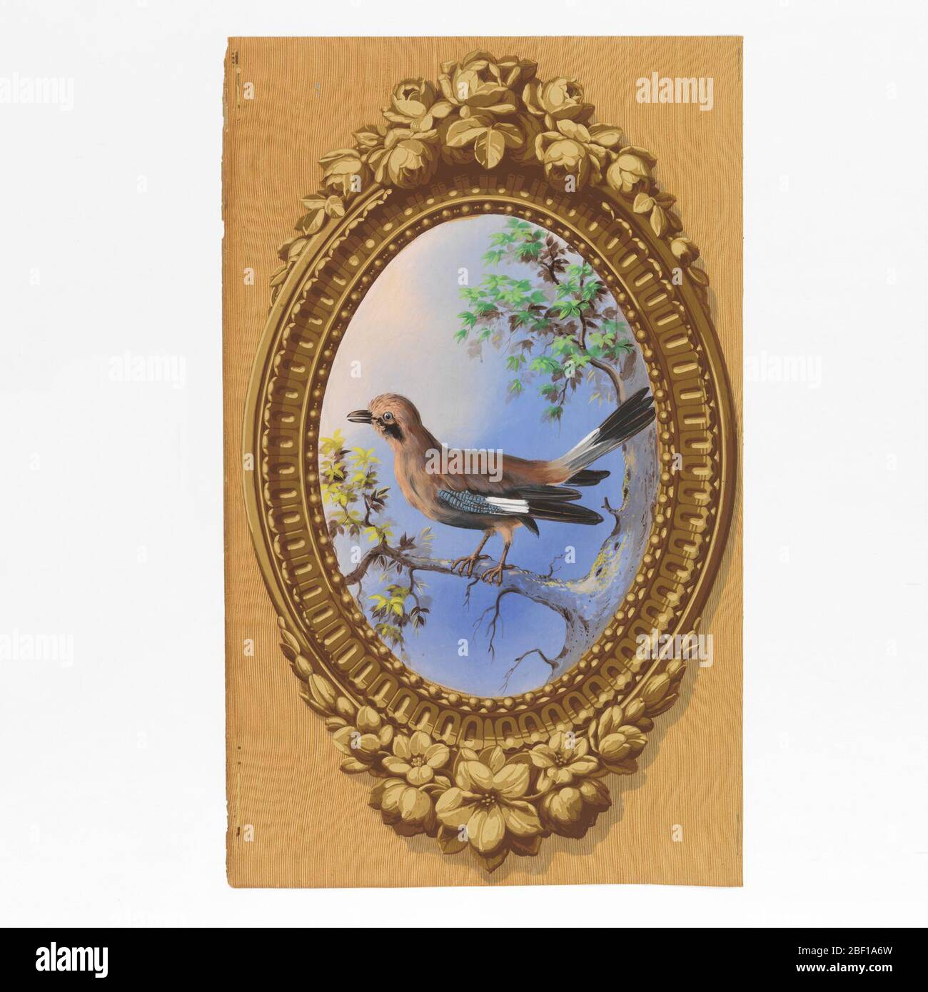 Pannello decorativo. Rettangolo verticale. Simulazione di telaio in legno lavorato, ovale, portato al rettangolo da simulato superficie di graining. Racchiusa nella cornice è una rappresentazione dipinta di fogliame e un uccello moccante. Foto Stock