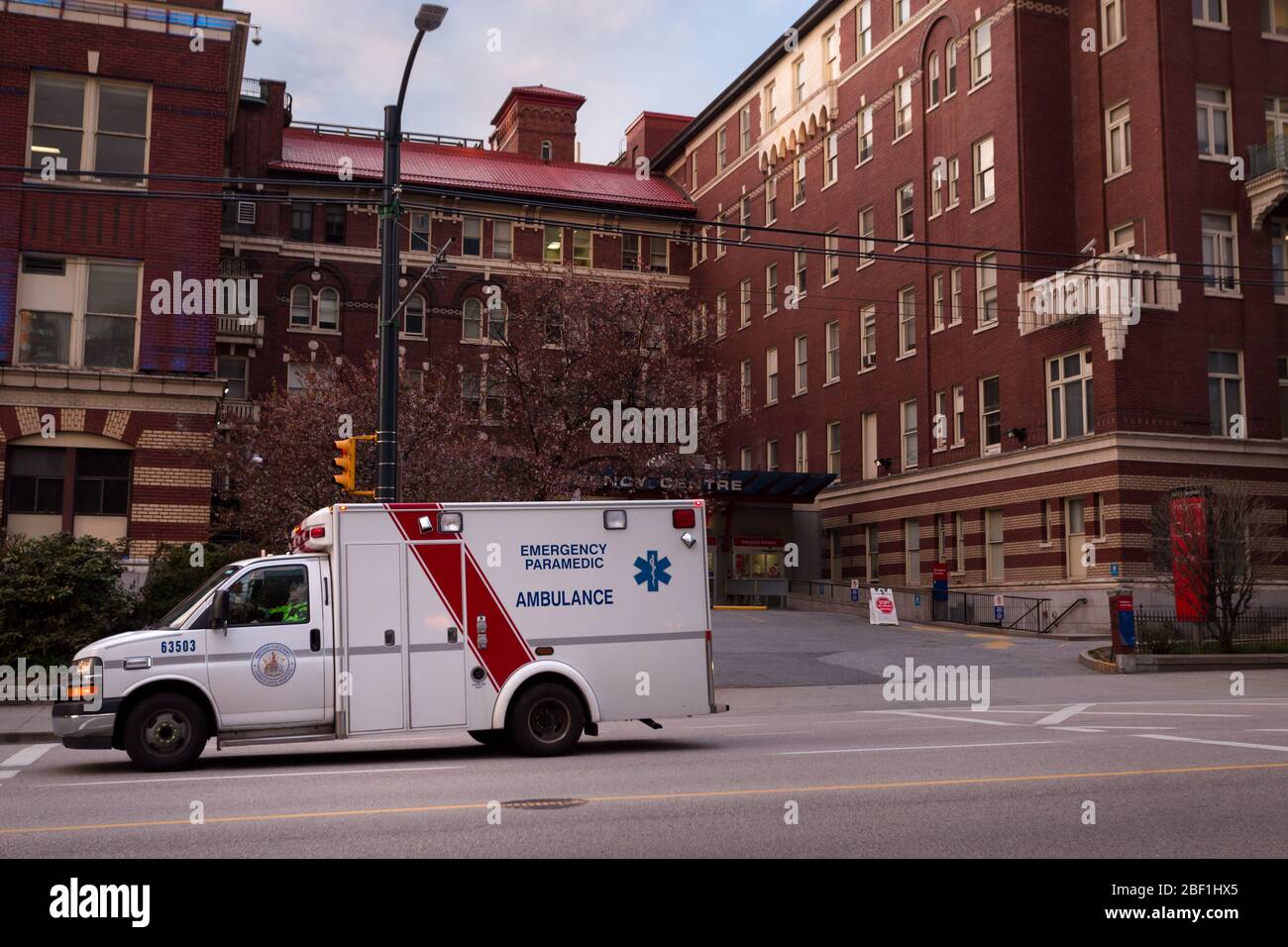 DOWNTOWN VANCOUVER, BC, CANADA - Apr 01, 2020: Una vista frontale dell'area di ricovero di emergenza dell'ospedale St Pauls a Vancouver durante il Covid 19 Foto Stock