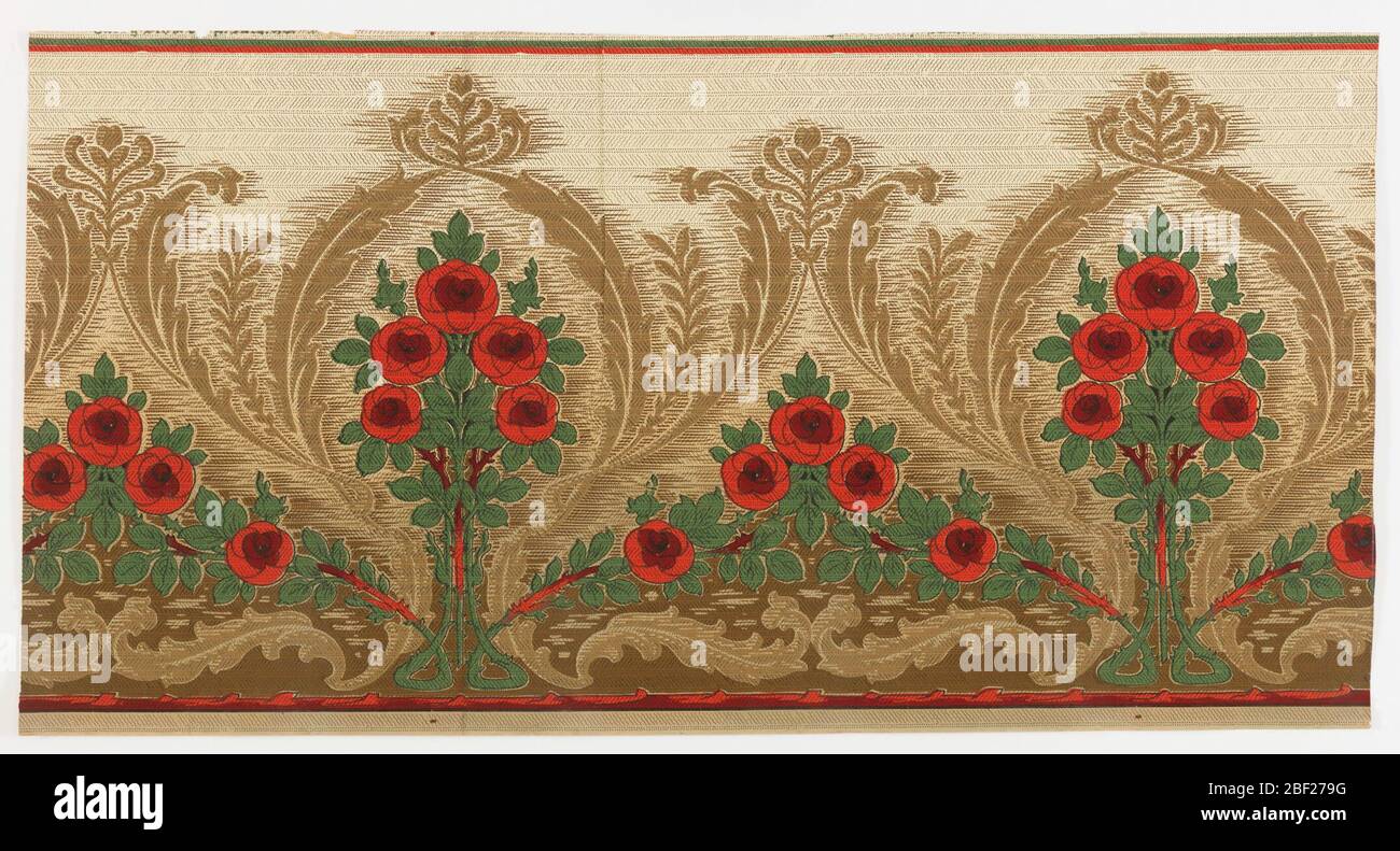 Fregio. Fregio con influenze Art Nouveau e Arti e Mestieri. Il pannello presenta alti bouquet di fiori d'arancio stilizzati e arrotondati con foglie a forma di guisa verde. Foto Stock