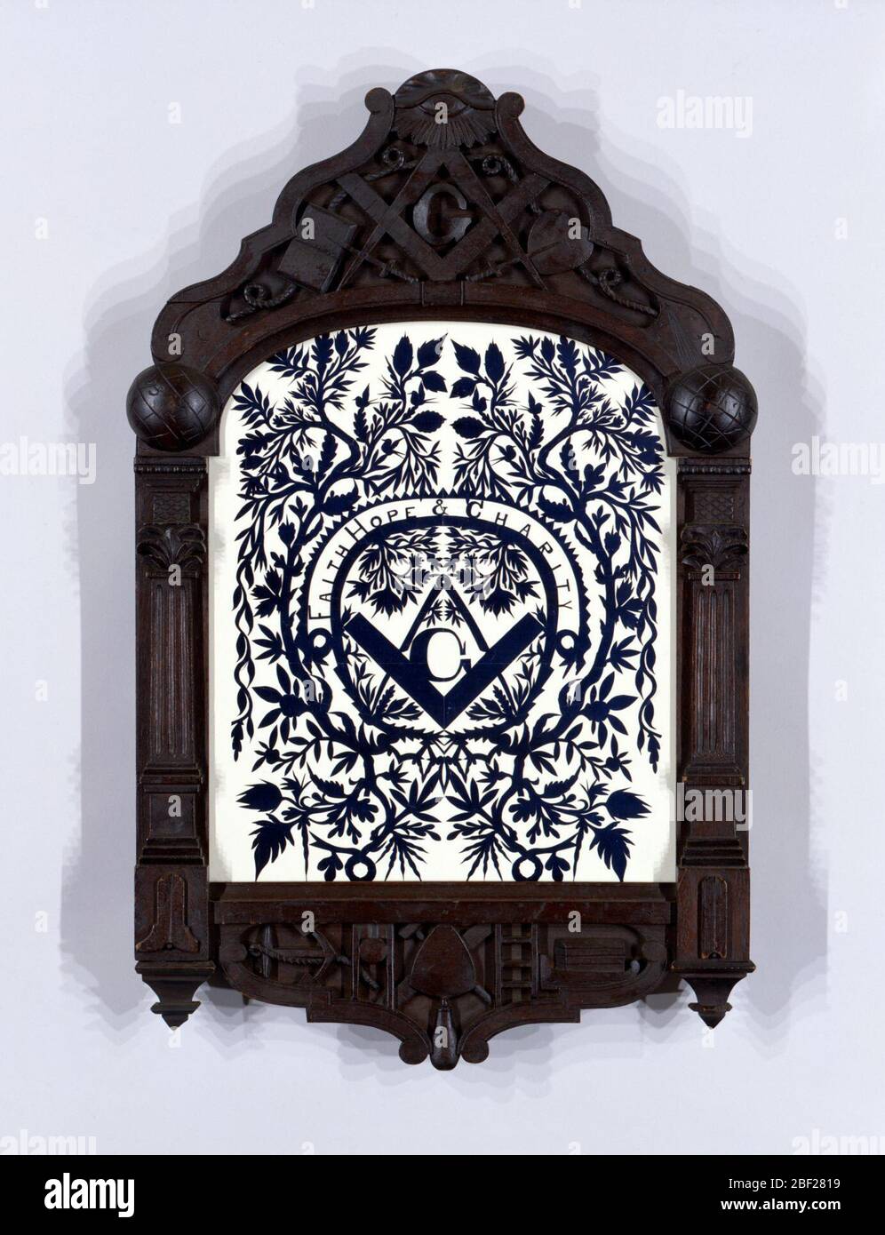 Cornice con simboli Masonic. Foto Stock