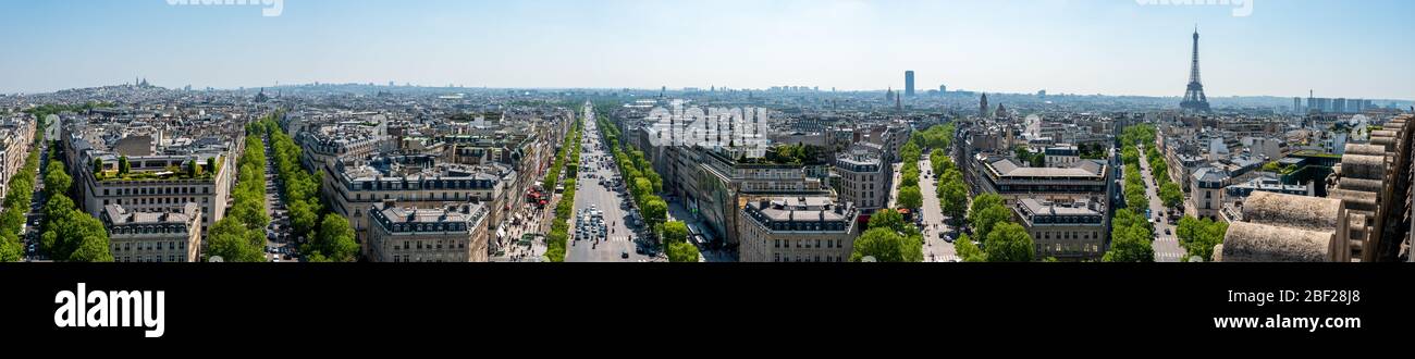 Vista panoramica dall'Arco di Trionfo Sud Est al Sacro cuore, al Palazzo del Louvre e alla Tour Eiffel, Parigi/Francia Foto Stock