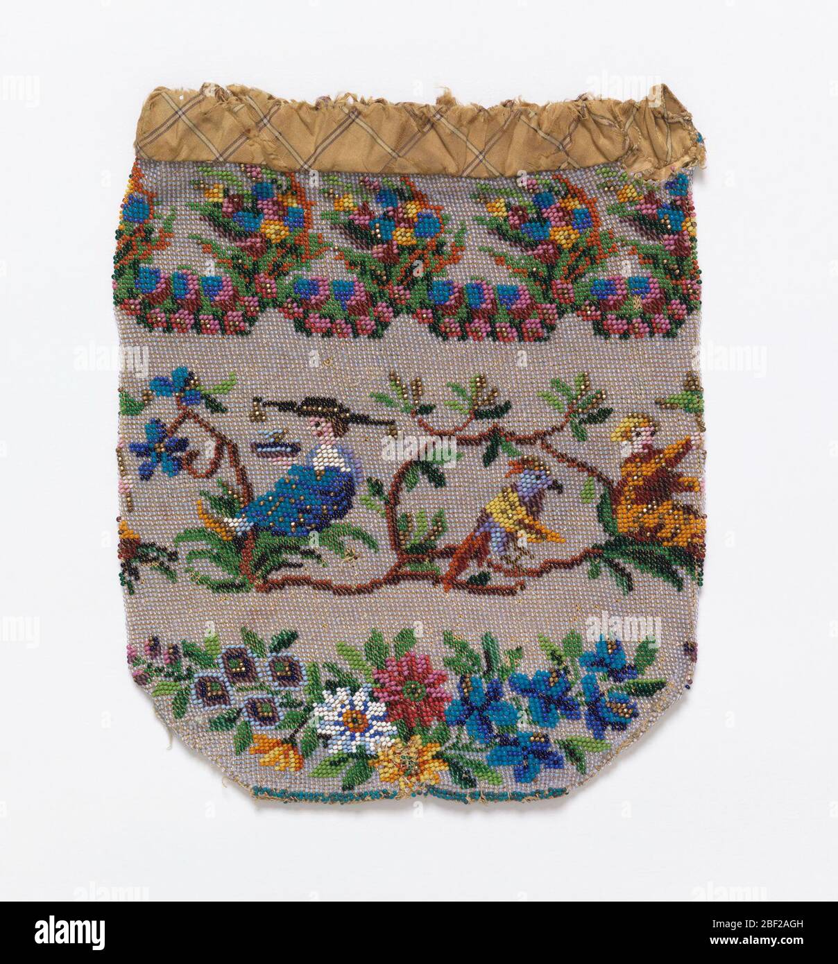 Borsa di tabacco. Seta strung con vetro e perle di metallo. Lavorava come un tubo che inizia in basso. Foto Stock