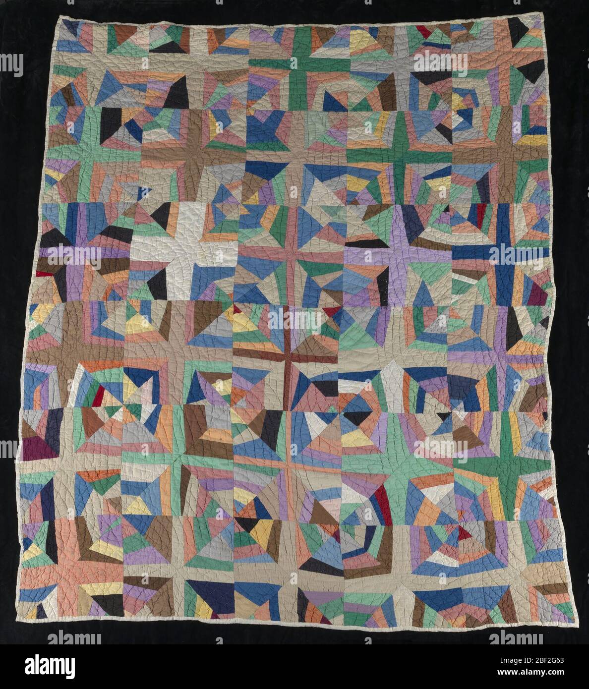 Quilt di stringa senza titolo con croce bianca. Foto Stock