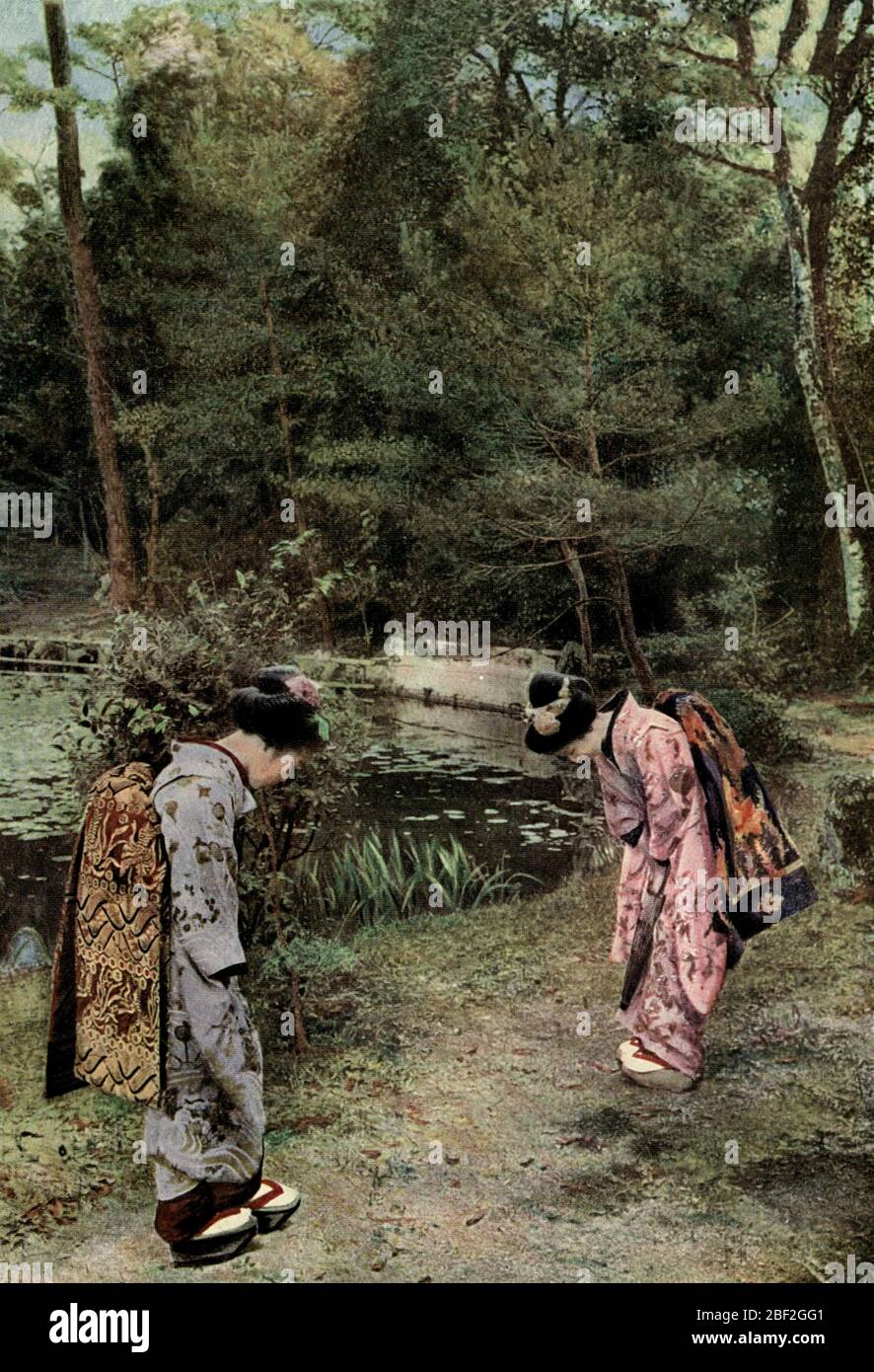 Saluti al Temple Grounds, Giappone, circa 1910 Foto Stock
