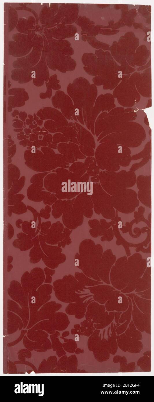 Parete laterale. Grande fiore stilizzato simile al 1946-17-4 con cui è stata utilizzata questa carta. Il design floreale è stampato in fiocco rosso su una terra rossa più chiara. Da casa costruita nel 1812 a Burlington, Vermont. Foto Stock