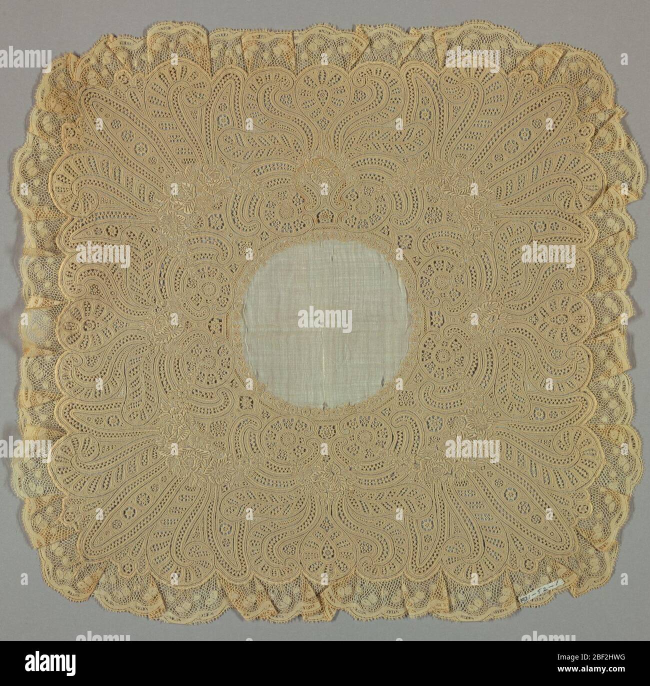 Embroidery handkerchief immagini e fotografie stock ad alta risoluzione -  Alamy