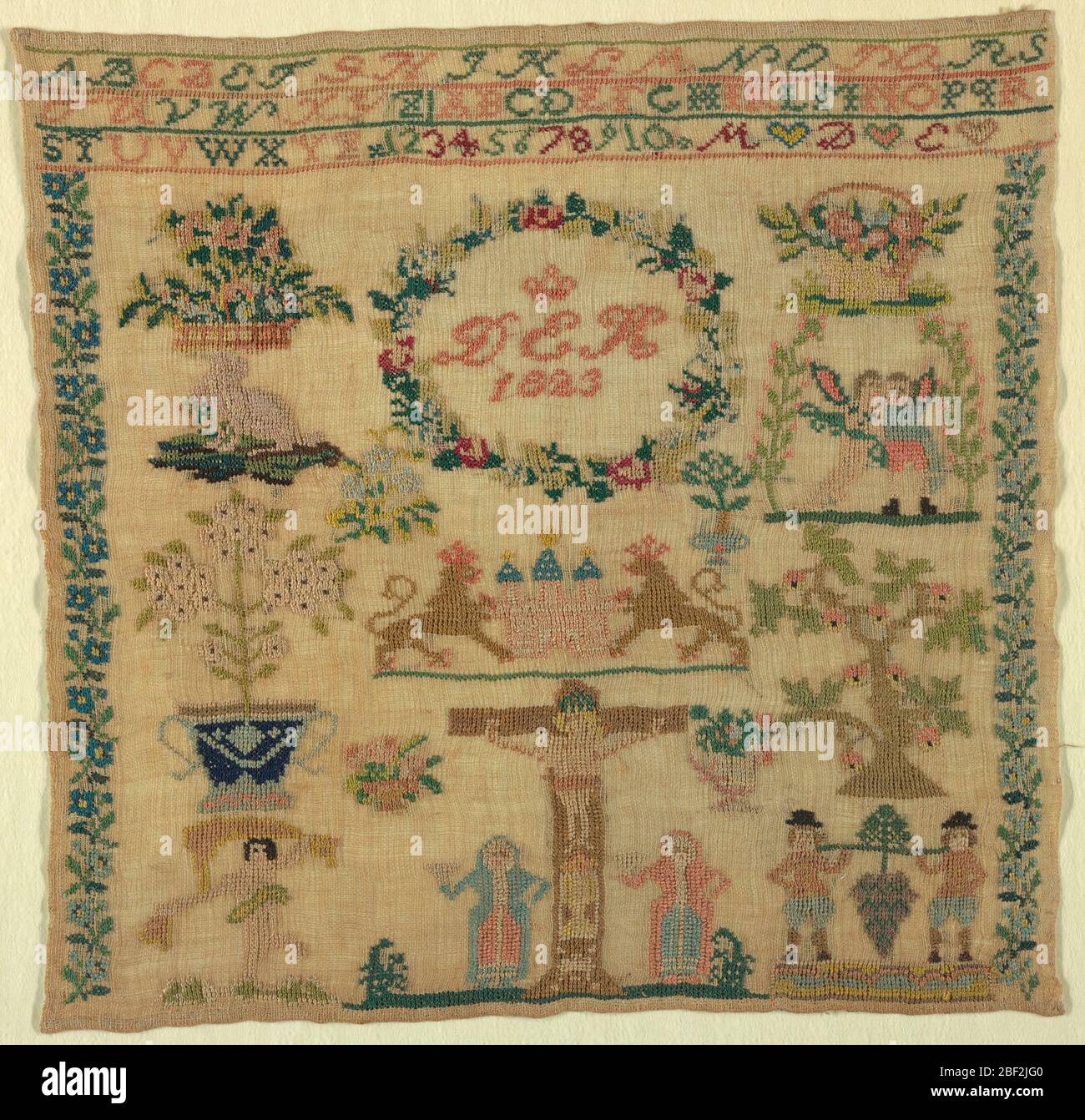 Campionatore. Iniziali e date in una corona, con cesti di fiori, scene bibliche, alfabeti e numeri, e un leone che sostiene un castello (braccia della città di Amburgo). Foto Stock