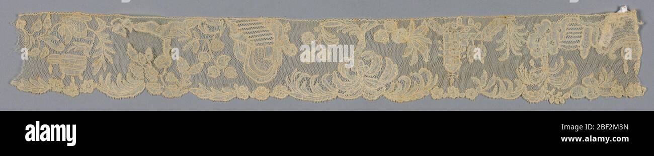 Bordo. Bordatura con ornamenti architettonici e alberi. Foto Stock