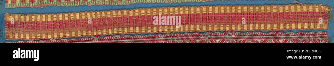 Rifilatura. Frammento di rifilatura con una striscia rossa centrale tra due strisce gialle. Foto Stock