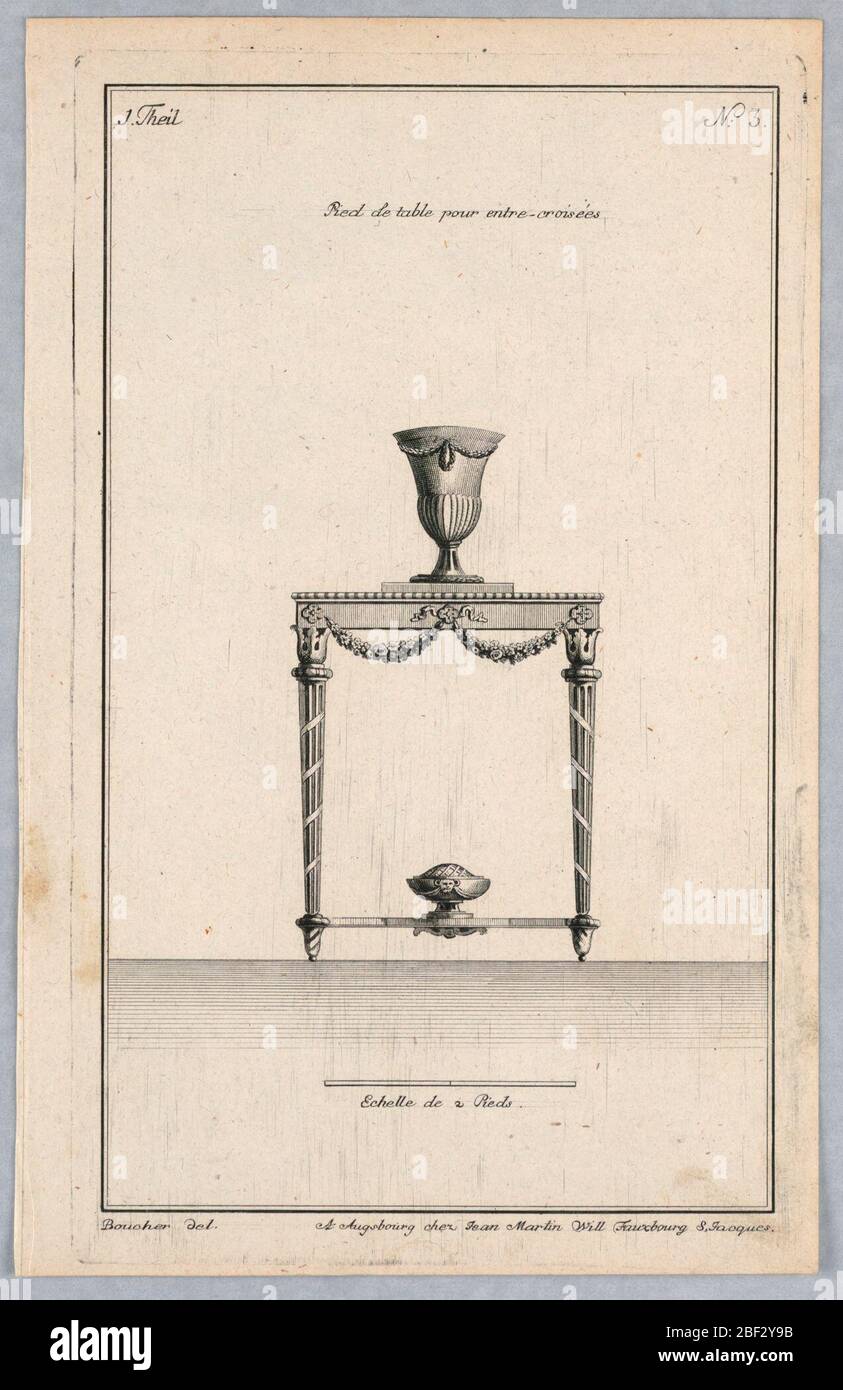 Un tavolo. Suite 1, pl. 2. Rettangolo verticale. Tavolo con due gambe nella foto, con scanalature e fasce circondanti. Fiore che si sfilano dalla cornice; rosette e nastro. Un grande vaso sopra, con alloro. Un vaso di squat sulla traversa sottostante, con maschera animale. Foto Stock