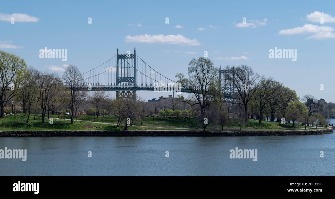 Il ponte di Triborough è conosciuto come il ponte Robert F. Kennedy sul fiume Est e Randals Island a New York Foto Stock