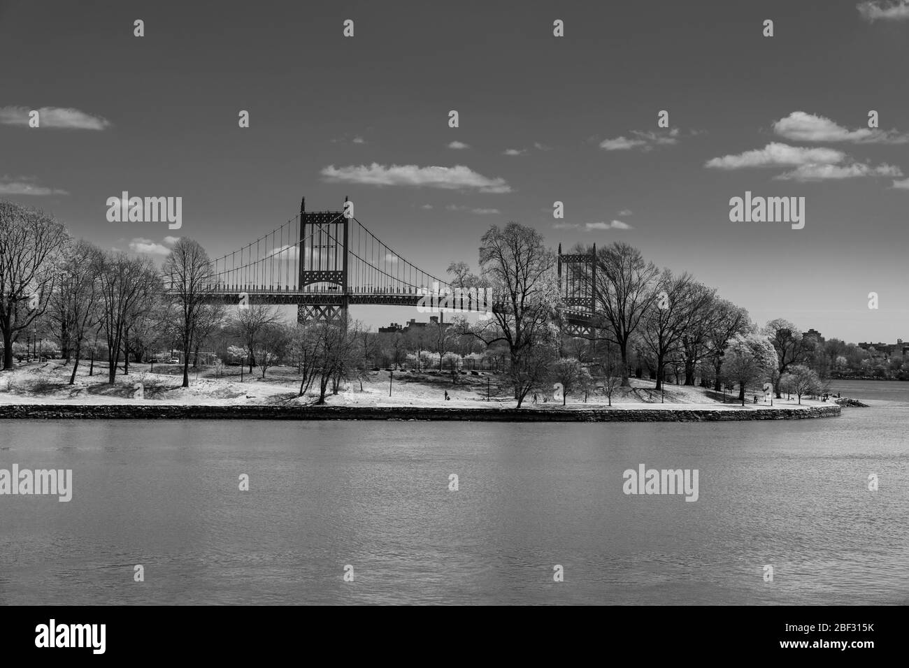 Il ponte di Triborough è conosciuto come il ponte Robert F. Kennedy sul fiume Est e Randals Island a New York Foto Stock