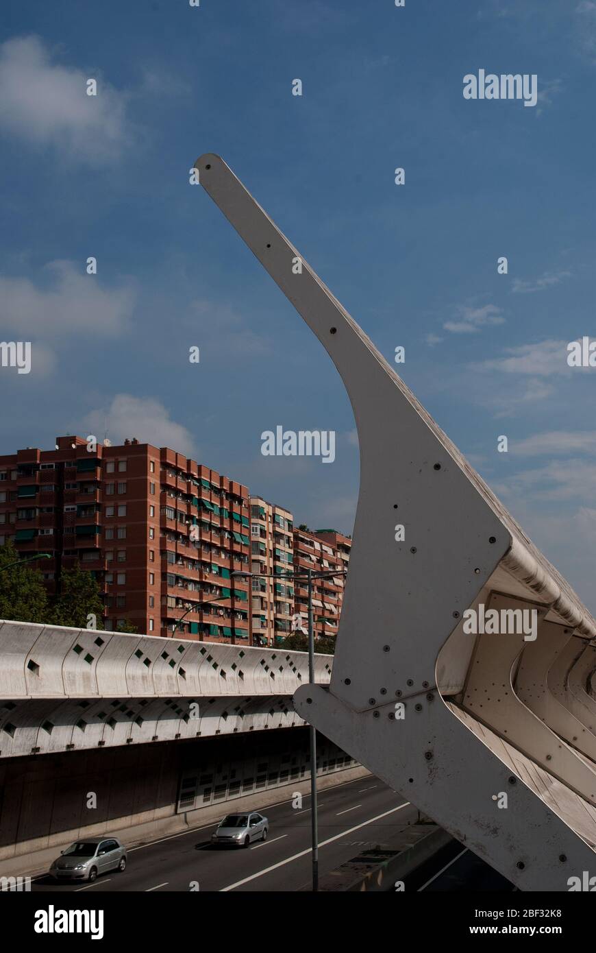 Scultura cemento armato rumore autostrada barriere acustiche Gran Via De Las Cortes Catalanas, Barcellona, Spagna Foto Stock