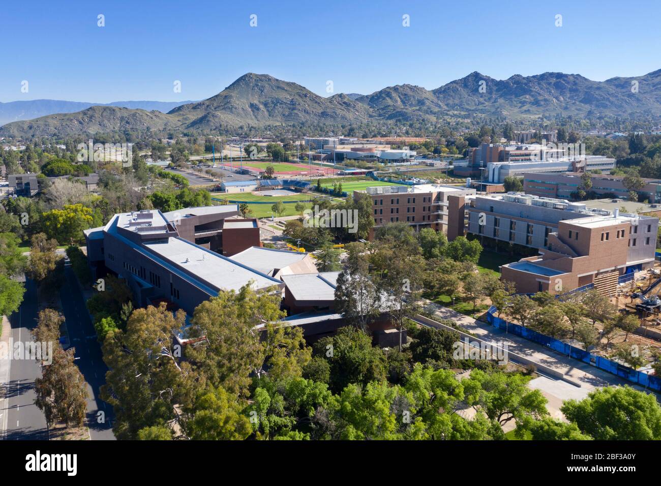 Vista aerea del campus della University of California UC Riverside in una giornata di sole Foto Stock