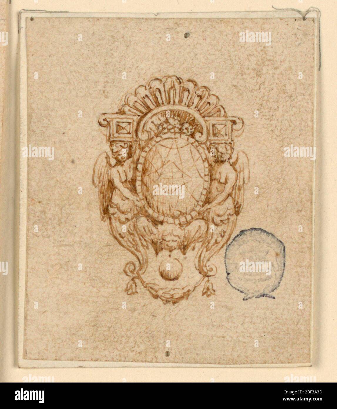 Design per spilla con semimaschere alate. Un gioiello ovale con una cornice dentellare tenuta da entrambi i lati da una sirena alata. Coronando la parte superiore, una voluta e un palmette fiancheggiati da gemme quadrate. Sotto, una testa alata, una ghirlanda e una gemma. Foto Stock