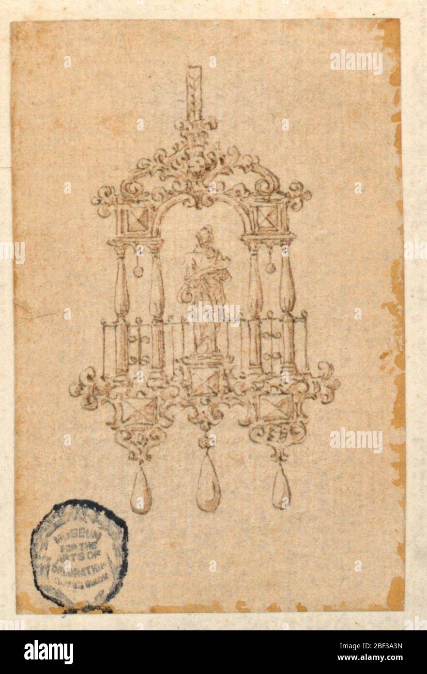 Disegno per pendente con allegoria femminile. Al centro di un arco si trova una figura allegorica con un rotolo di carta. Il baluster si forma su entrambi i lati. Sotto, tre gemme sfaccettate e tre perle appese. Foto Stock