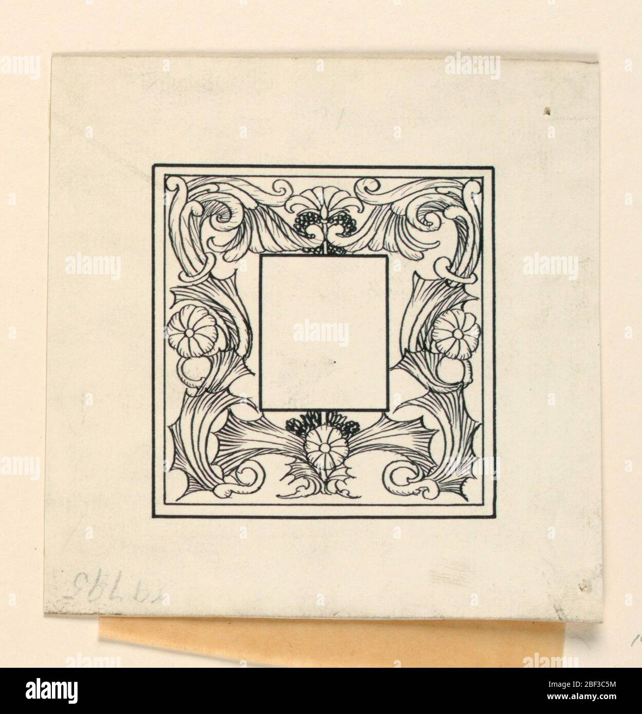 Fotogramma iniziale. Un disegno simmetrico di fiori e foglie. Telaio vuoto per iniziale, centrale. Foto Stock