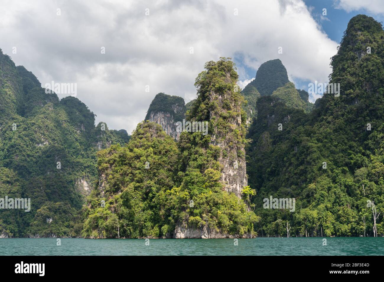Cheow LAN Lake, Khao Sok National Park, Thailandia Foto Stock