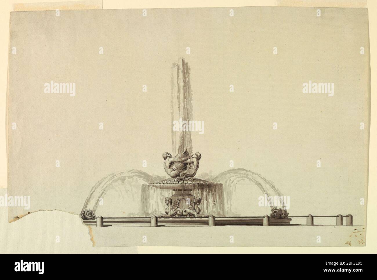 Design per una fontana. Basso bacino circondato da pali con un bar. Coppie di delfini soffiano l'acqua nel bacino superiore. Questo è supportato da un piedistallo con mersfingi agli angoli. È coperto da un'altra benda sulla quale due mermen abbracciano un guscio dal quale scaturisce l'acqua. Foto Stock