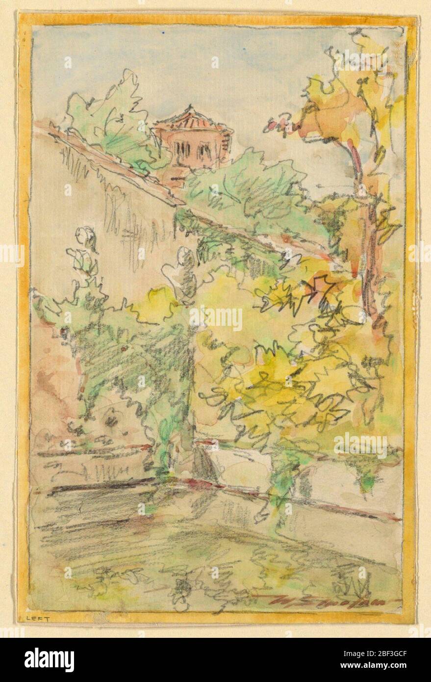 Un cortile. Si vede un cortile con fogliame verde e giallo. Foto Stock