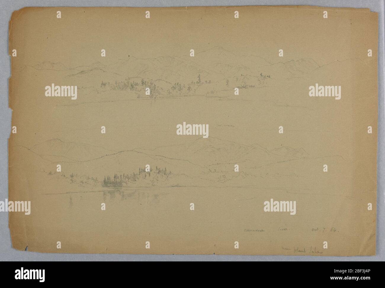 Paesaggio di montagna Adirondacks. Alto a basso, lago, centro; montagne oltre. Foto Stock