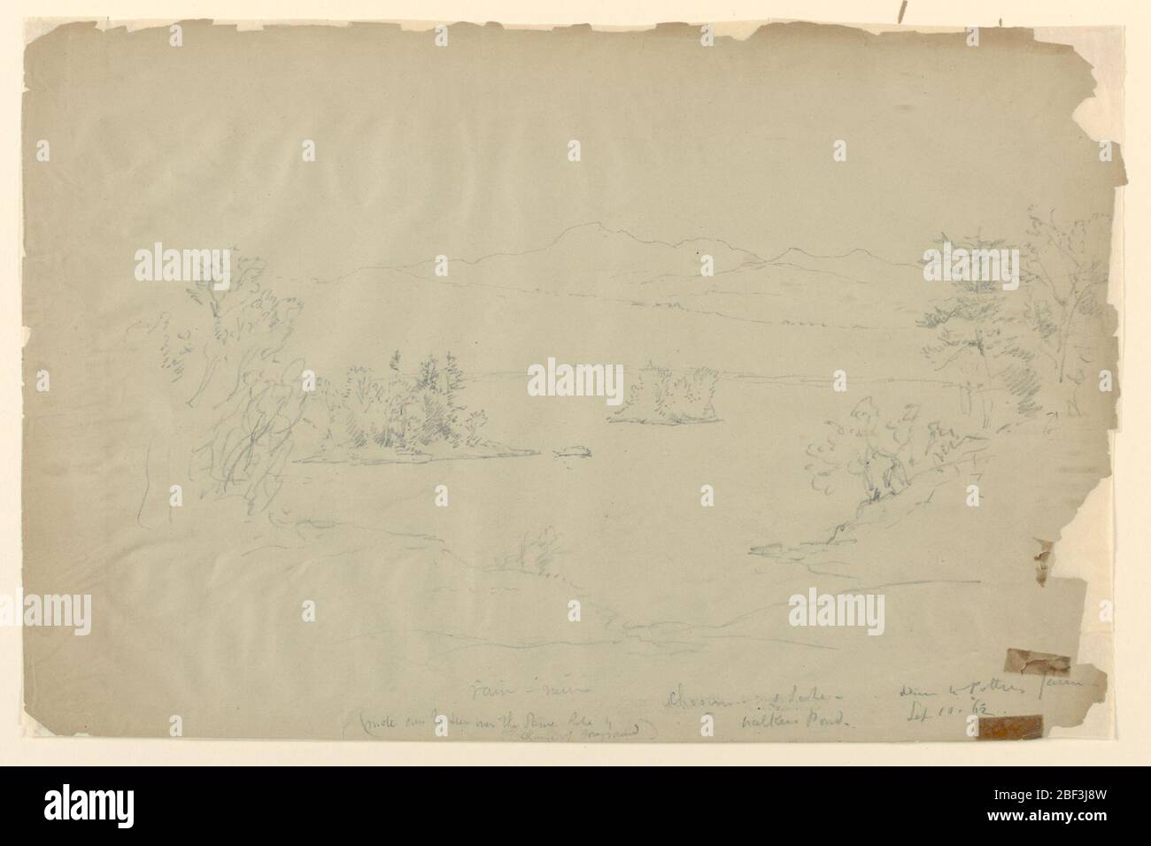 Disegno paesaggio con Chocorua e Walker Pond New Hampshire. Alberi, riva e contorni di montagne oltre. Foto Stock