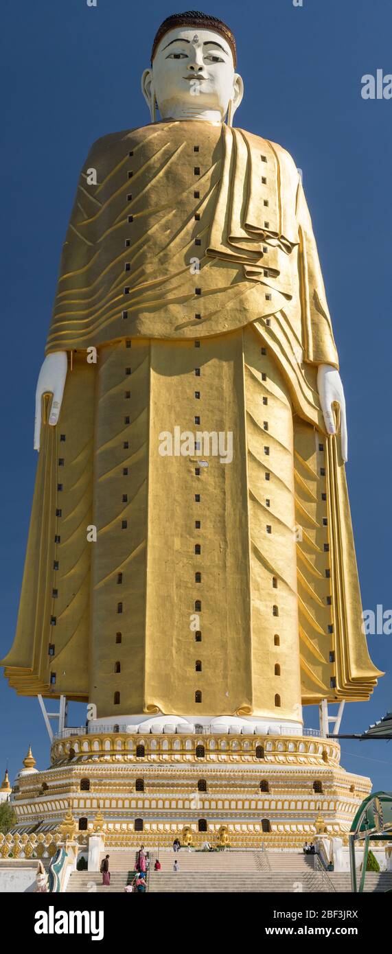 La seconda statua di Buddha più alta del mondo al Santuario Laykyun Sekkya di Monywa, Myanmar Foto Stock