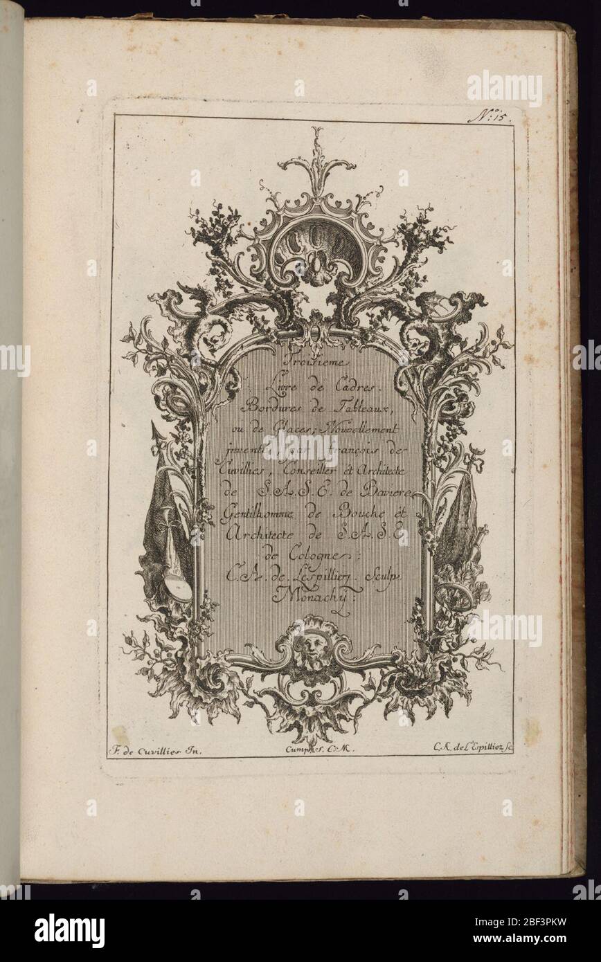 Pagina del titolo Troisime Livre de cadres terzo Libro dei Frames. Telaio verticale per uno specchio o un dipinto, sormontato da un elemento rocaille, due cornucopie e due piccoli draghi. Striscioni a sinistra e a destra, una maschera in basso al centro. Foto Stock
