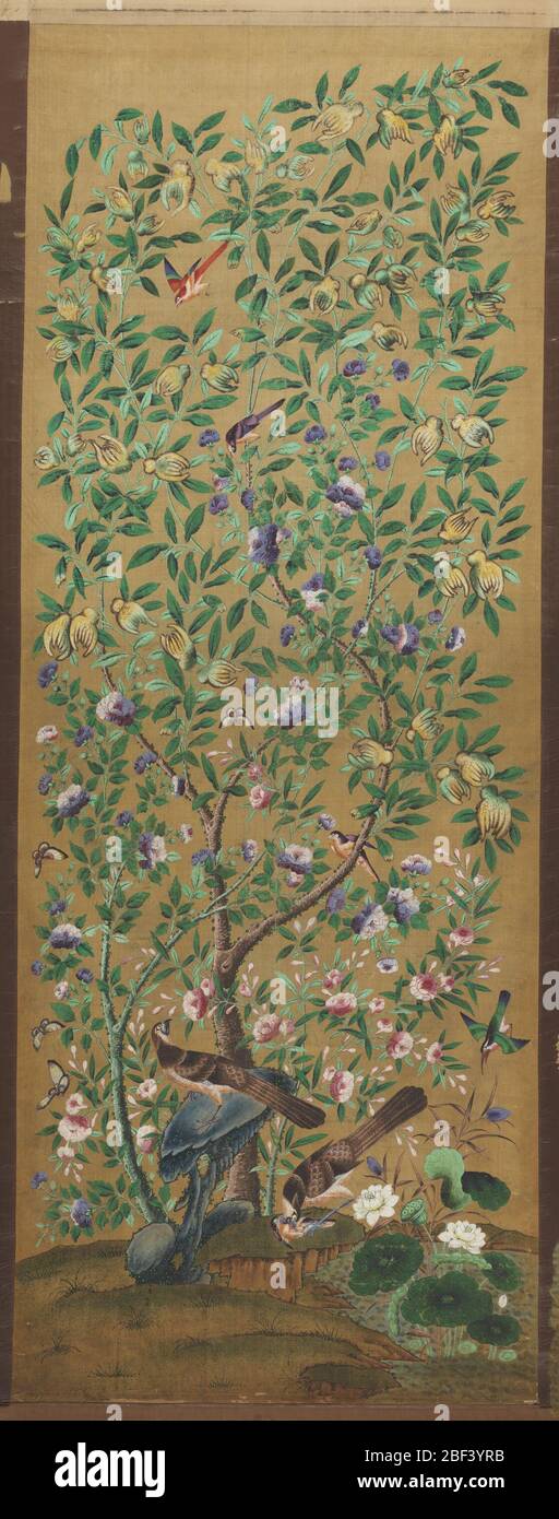 Paralume e cornicione. Design floreale di vining tipico di sfondi dipinti a mano cinesi. Uccelli e viti dai colori vivaci dipinte a mano sulla seta. Foto Stock